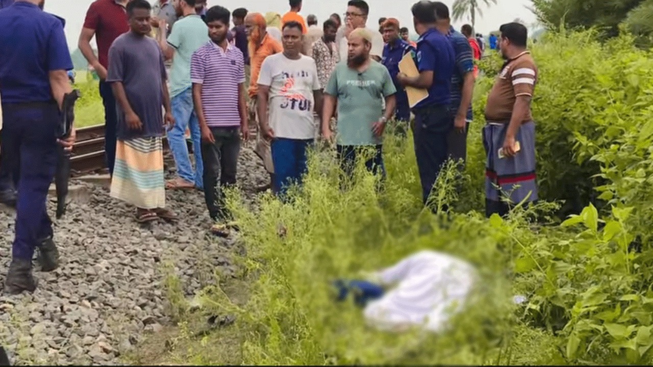 নওগাঁয় রেললাইনের পাশ থেকে শিক্ষকের লাশ উদ্ধার