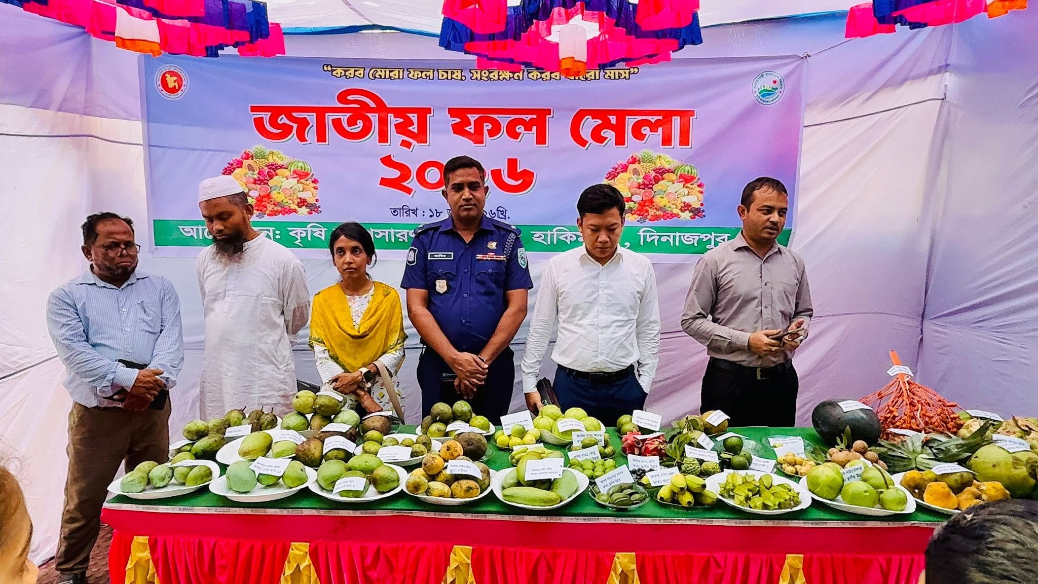 জাতীয় ফল মেলায় চেনা-অচেনা ফলের সমারোহ