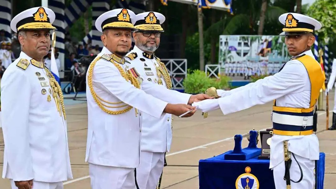 সার্বভৌমত্বের শপথ নিয়ে নৌবাহিনীতে ৬১ নবীন কর্মকর্তা
