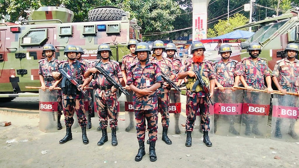 শাহবাগ, ধানমন্ডিসহ ঢাকার সাত জায়গায় বিজিবি মোতায়েন
