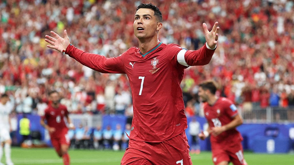রোনালদোর ইতিহাসগড়া রাতে উৎসবে মাতল পর্তুগাল