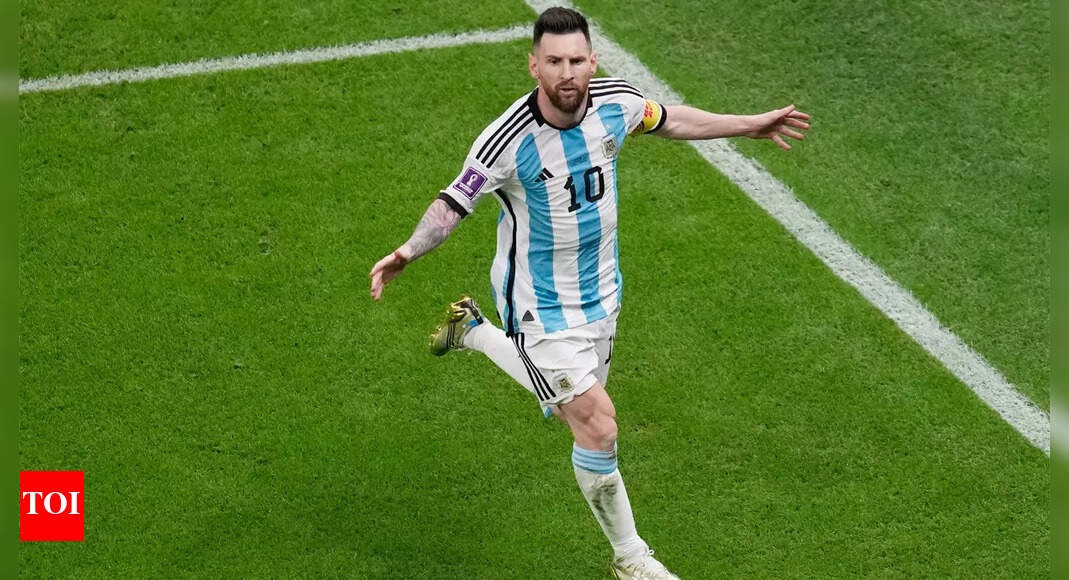 মেসি: ফুটবলের আকাশে অনিঃশেষ এক নক্ষত্র