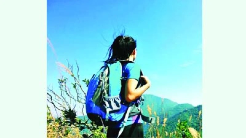 নারী পর্যটকদের পড়তে হয় বাঁকা চাহনি ও অযাচিত প্রশ্নের মুখোমুখি