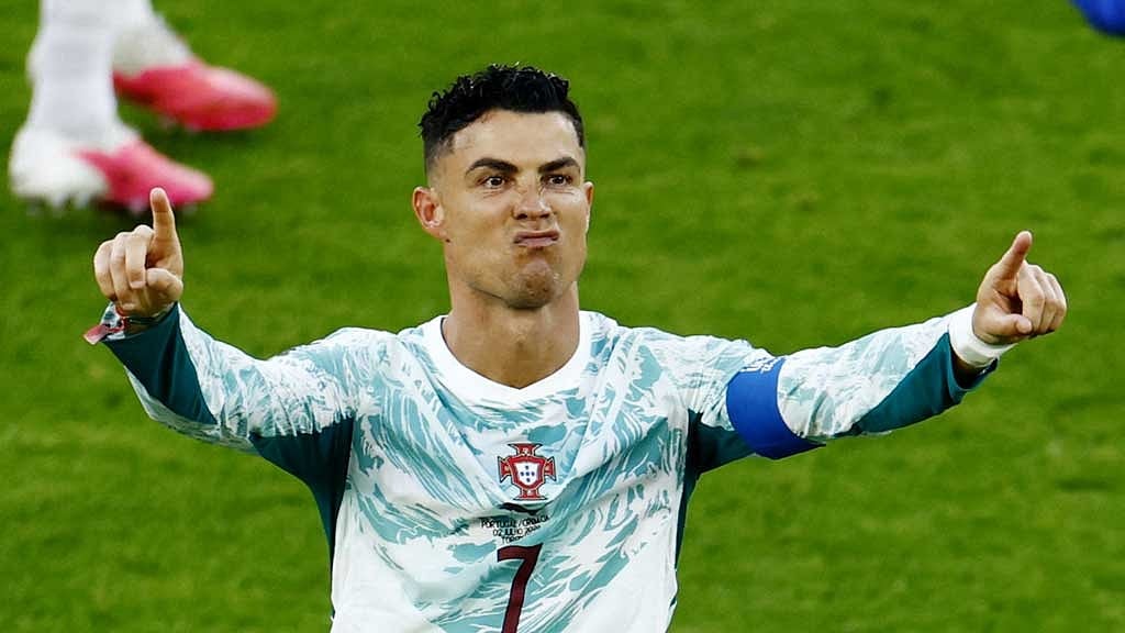 রেকর্ড গড়া ম্যাচে ইতিহাস লিখলেন রোনালদো