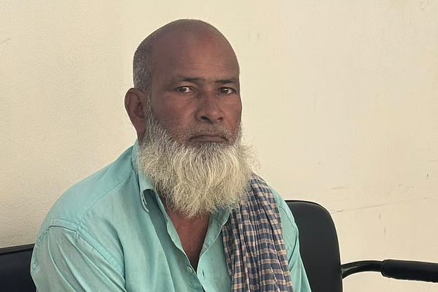 কাগজে মৃত, এক যুগ ধরে জীবিত প্রমাণের লড়াই