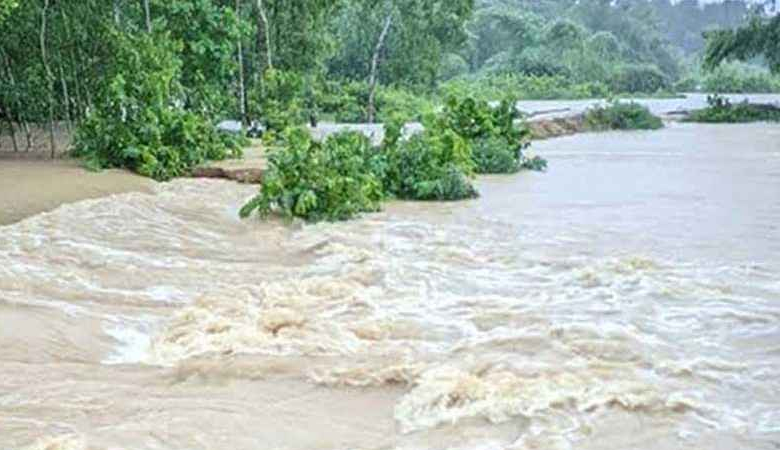 ভারি বৃষ্টিতে ১৬ জেলায় বন্যার শঙ্কা
