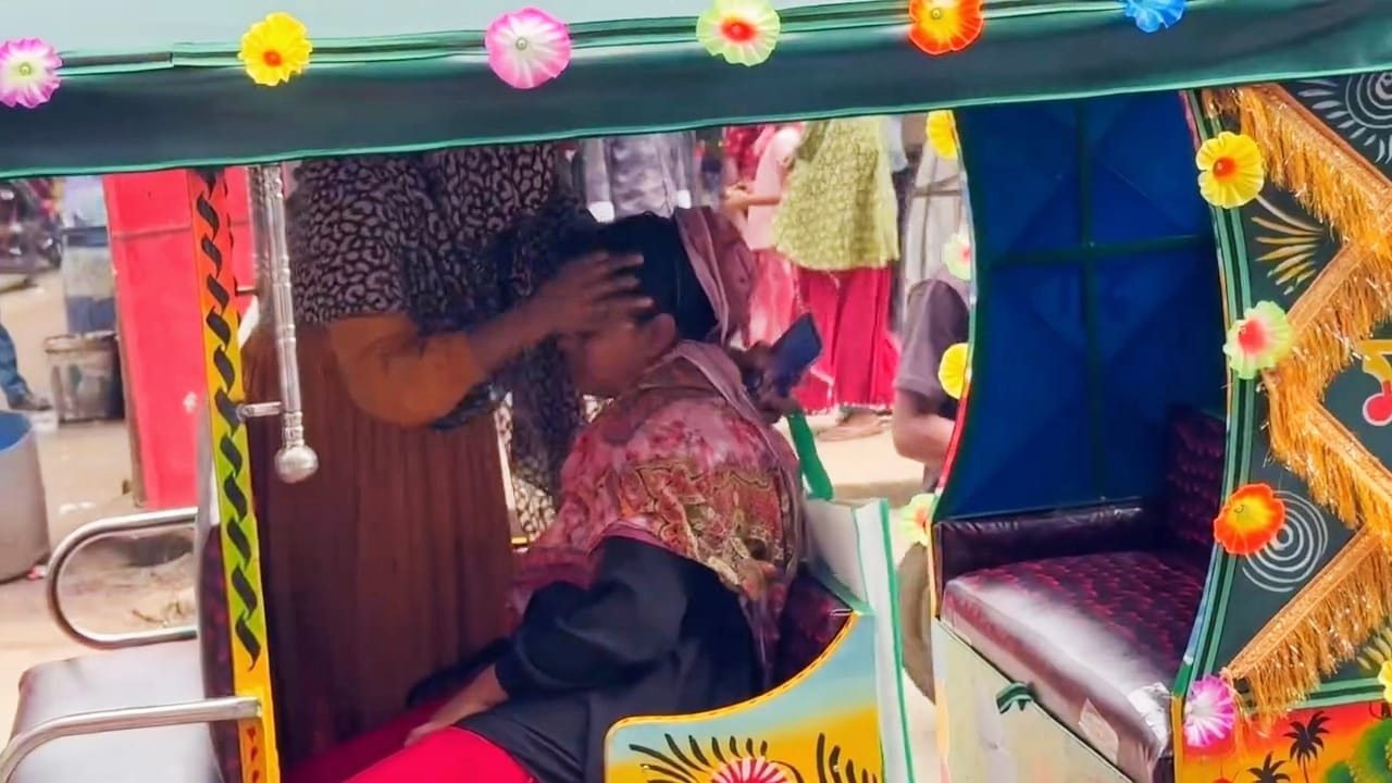 শ্রীপুরে পোশাক কারখানায় অর্ধশত শ্রমিক অসুস্থ, তথ্য সংগ্রহে সাংবাদিকদের বাধা