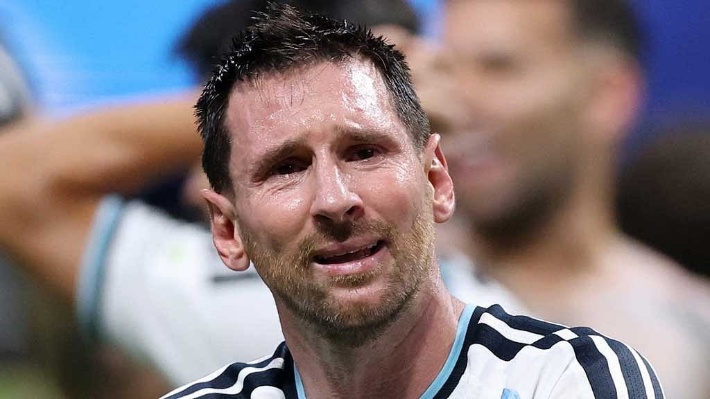 জয়ের পরও কেন কাঁদলেন মেসি? বিশ্ব গণমাধ্যমে অশ্রুসিক্ত এক কিংবদন্তির গল্প