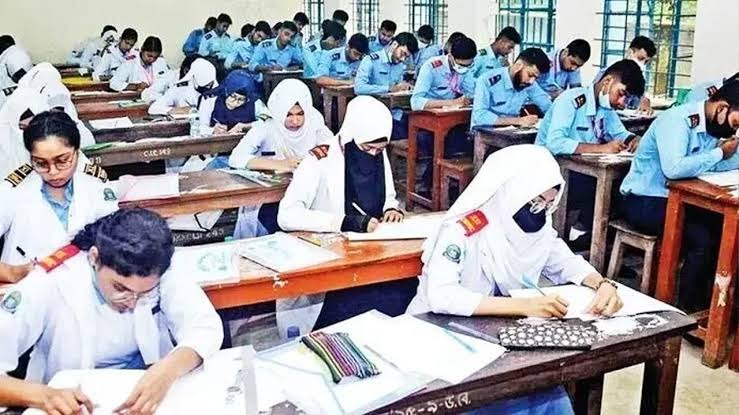 বন্যা ও বৈরী আবহাওয়ায় চট্টগ্রাম বোর্ডের এইচএসসি পরীক্ষা স্থগিত