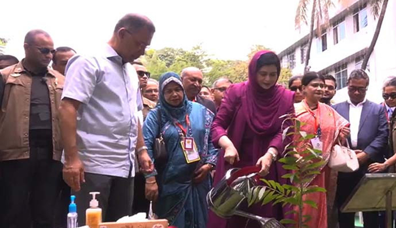 ঢাকা মেডিকেলে বৃক্ষরোপণ কর্মসূচি উদ্বোধন করলেন প্রধানমন্ত্রী