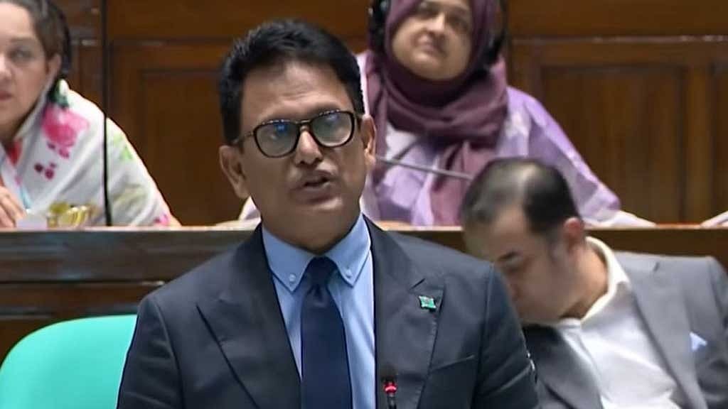 ‘ফার্মের মুরগি’ মন্তব্য নিয়ে শিক্ষার্থীদের কাছে মন্ত্রীর দুঃখ প্রকাশ