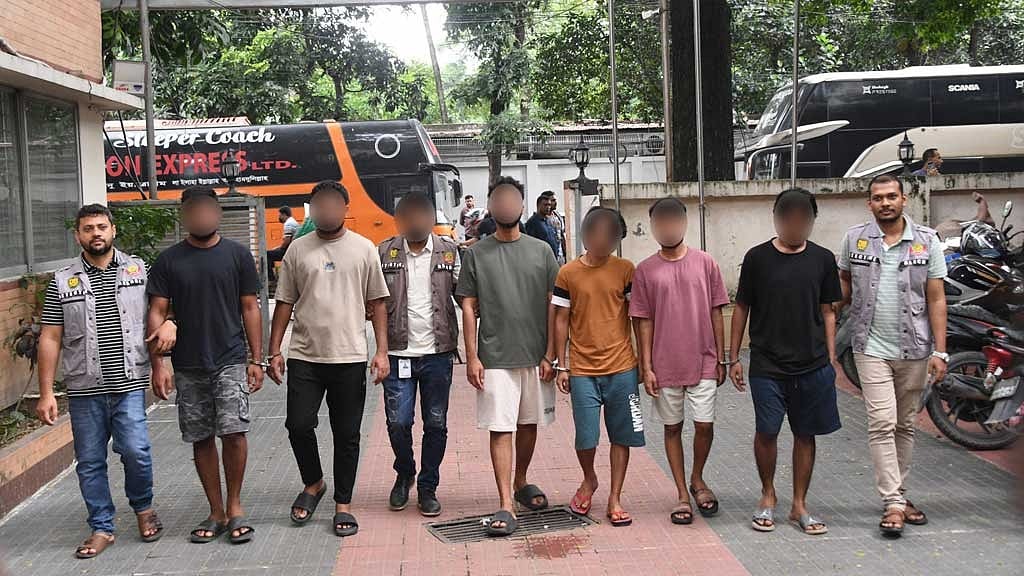 অনলাইন জুয়ার কমিশনে বিলাসী জীবন, গ্রেফতার ছয়