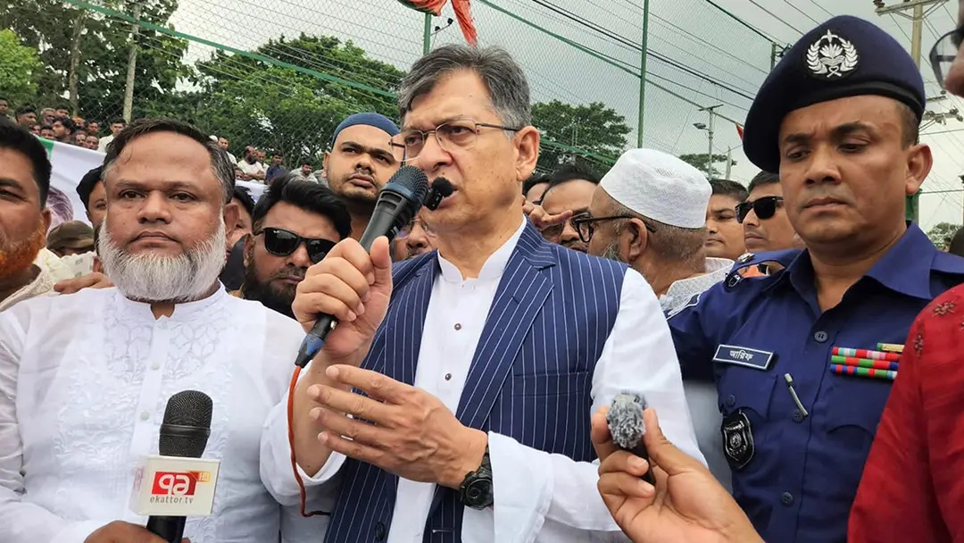 বন্যাদুর্গতদের পাশে সরকার, পুনর্বাসনে ব্যবস্থা: স্বরাষ্ট্রমন্ত্রী
