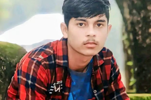 ট্রেনের দরজায় দাঁড়িয়ে ঝিমুনিতে প্রাণ গেল তরুণের