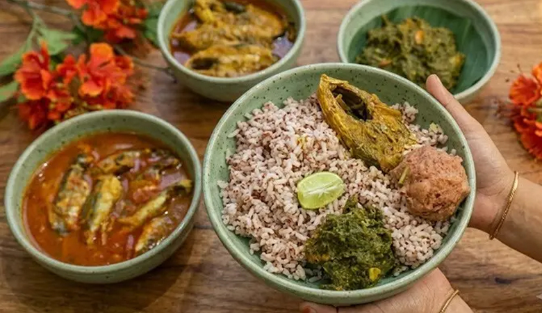 বর্ষার রসনায় ঝাল-ঝাঁজে ইলিশের কাঁচা মাখা