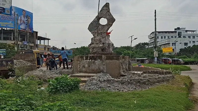 সমালোচনার মুখে স্থগিত বীরশ্রেষ্ঠ হামিদুরের ভাস্কর্য ভাঙা
