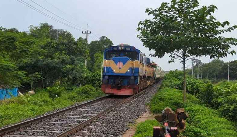 ৮ ঘণ্টা পর স্বাভাবিক রাজশাহীর রেল