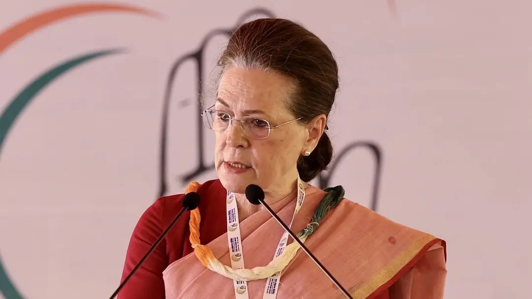 সোনিয়া গান্ধী বললেন, শিক্ষার্থীদের শত্রু ভাবছে সরকার
