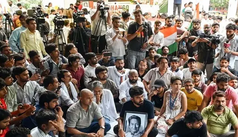 প্রশ্নপত্র ফাঁসের অভিযোগে ভারতে ৪৭ কর্মকর্তা বরখাস্ত