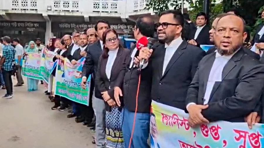 আইনজীবী নিয়োগে অনিয়মের অভিযোগে অ্যাটর্নি জেনারেল কার্যালয়ে বিক্ষোভ