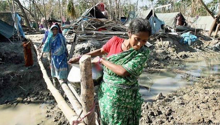 জলবায়ু অভিযোজনে নারীকেন্দ্রিক উদ্যোগে জোর সরকারের