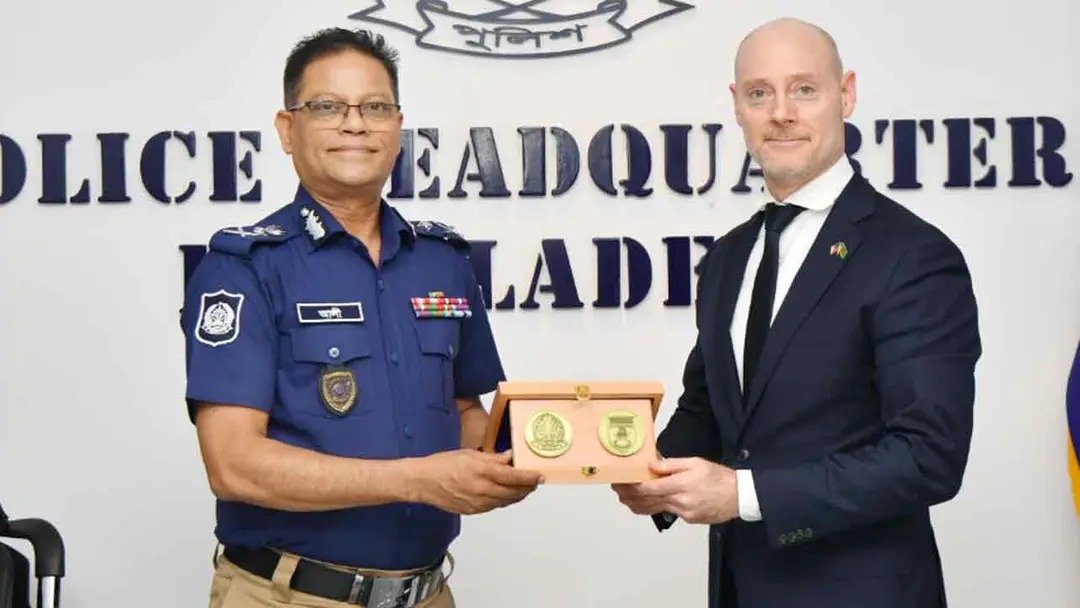 গুজব ও প্রতারণা ঠেকাতে এফবিআইর সহযোগিতা চাইল পুলিশ