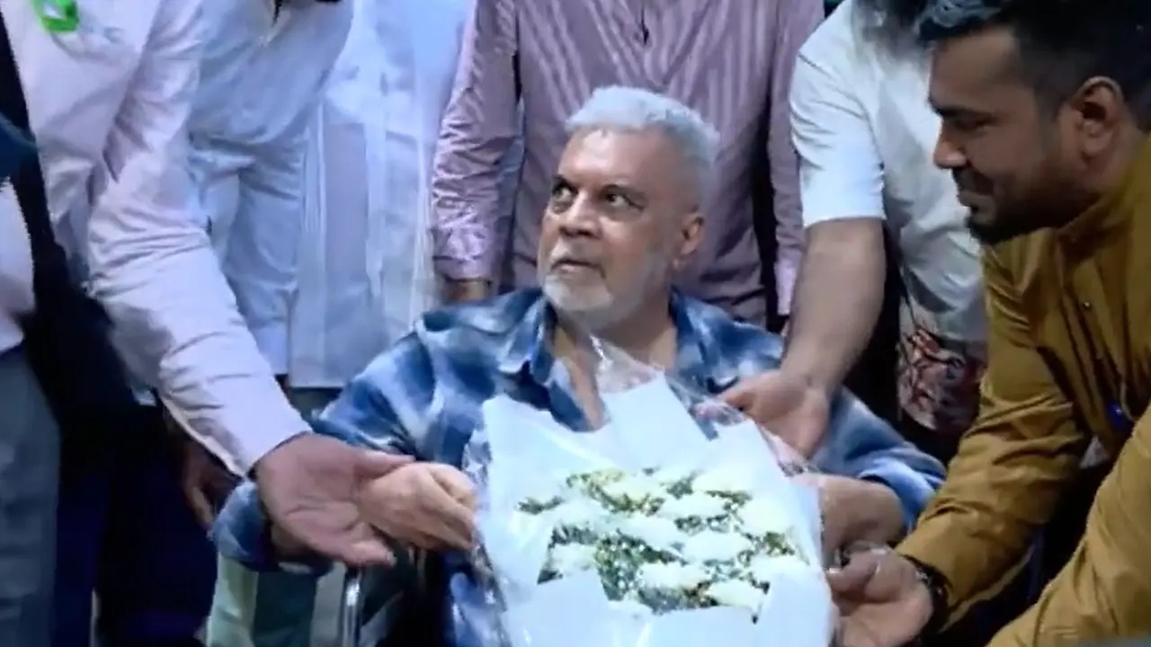 দীর্ঘ চিকিৎসার পর দেশে ফিরে দোয়া চাইলেন ইলিয়াস কাঞ্চন