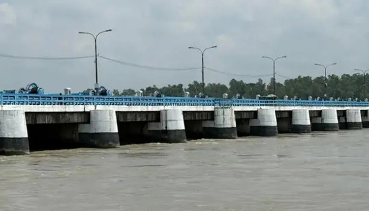 বিপৎসীমার ১৩ সেন্টিমিটার ওপর দিয়ে বইছে তিস্তার পানি