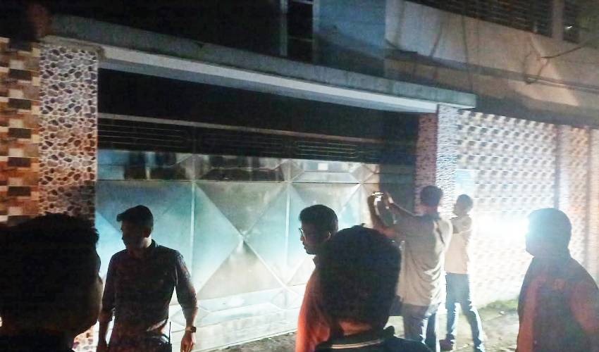 সাকিব আল হাসানের মাগুরার বাড়িতে হামলা