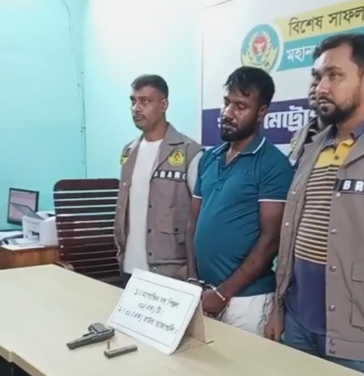খুলনায় পিস্তল ও গুলিসহ শীর্ষ সন্ত্রাসী গ্রেপ্তার