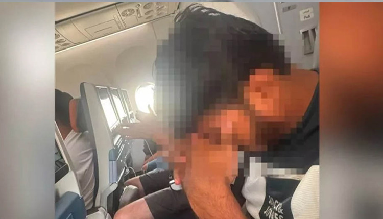 বিমানে ঘুমন্ত নারীকে যৌন হয়রানি, পাকিস্তানি যুবকের ৩ বছরের কারাদণ্ড