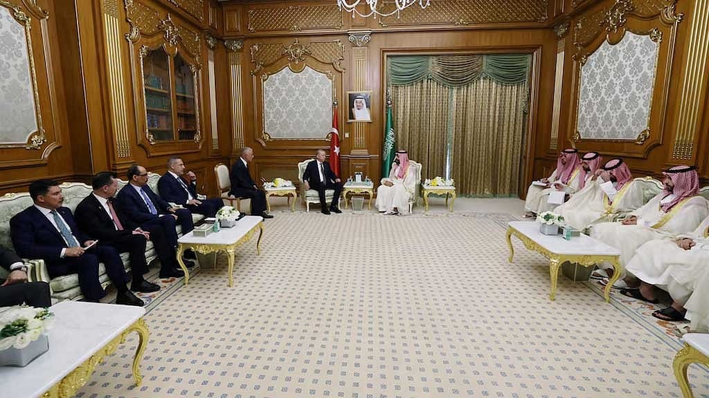 তুরস্ক-সৌদি-পাকিস্তানের যৌথ প্রতিরক্ষা চুক্তি সই