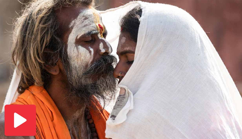 ‘লিপ কিস বাবা’র ভিডিও ঘিরে তুমুল বিতর্ক