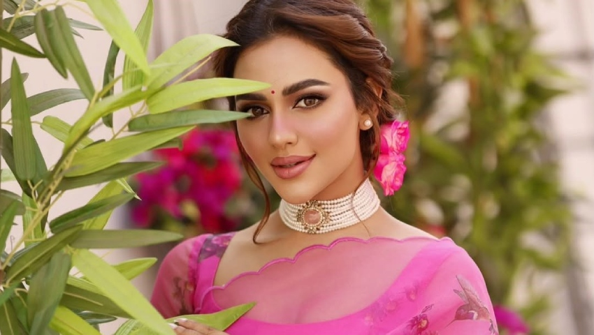 ‘লাপাত্তা’য় ব্যস্ত নুসরাত ফারিয়া