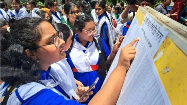 ফল বিপর্যয়ের নিচে চাপা শিখনঘাটতির আর্তনাদ