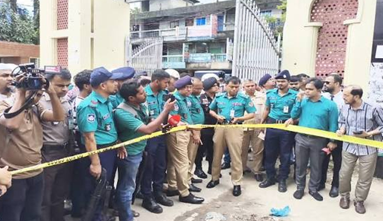 বরিশাল আদালত চত্বরে ককটেলসদৃশ বস্তুর বিস্ফোরণ