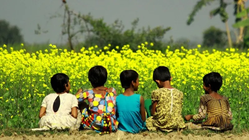 ভুক্তভোগী, তবু কেন সমাজে কন্যাশিশুকেই শাস্তি পেতে হয়