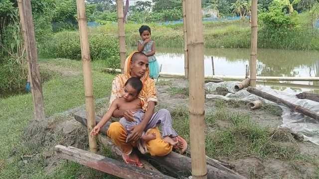 ঘরভাড়া জোগাতে মাথার চুলও বিক্রি করেছেন রেহানা