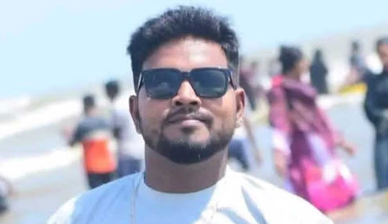 পাসপোর্ট অফিসের সামনে যুবককে প্রকাশ্যে কুপিয়ে হত্যা