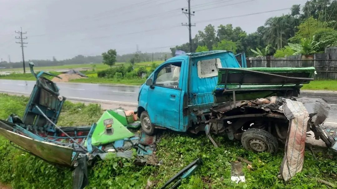 কক্সবাজার-চট্টগ্রাম মহাসড়কে খুটাখালীতে বাস ও জিপের সংঘর্ষে নিহত ৪