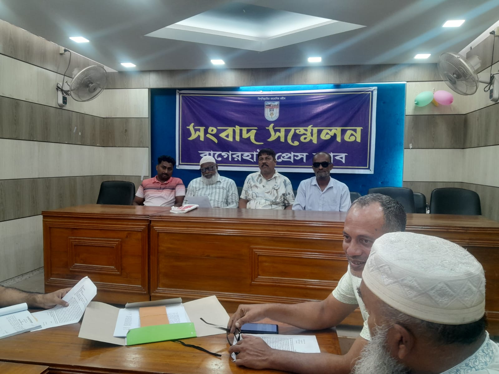 বাগেরহাটে মায়ের জমি দখলচেষ্টার অভিযোগ, ছেলের সংবাদ সম্মেলন