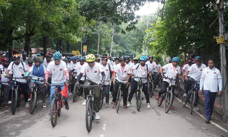 ঢাকার প্রতি ভালোবাসা জাগাতে সাইকেল শোভাযাত্রা