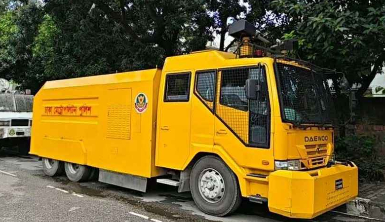 ধানমন্ডি ৩২ ঘিরে নিরাপত্তা জোরদার, প্রস্তুত জলকামান