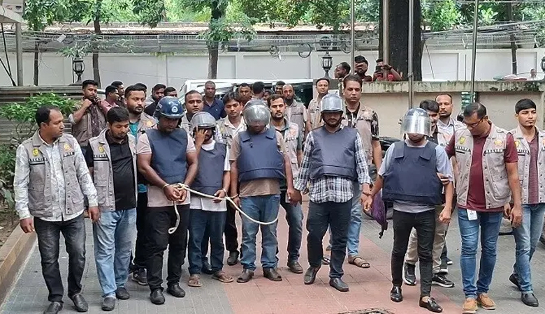 র‍্যাবের পোশাকে প্রধানমন্ত্রীর খালাতো ভাইয়ের কোটি টাকা লুট