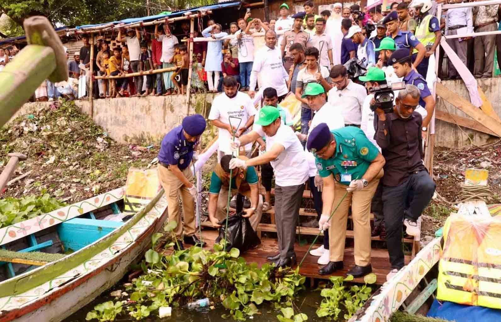 চট্টগ্রামে মসজিদের পুকুরে মিলল অজ্ঞাত যুবকের মরদেহ