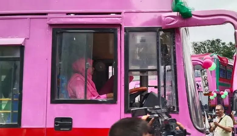 নারীদের নিরাপদ যাতায়াতে ফের চালু মহিলা বাস
