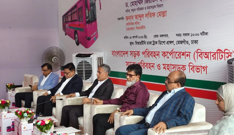 চলন্ত বাসে পরীক্ষামূলক স্যাটেলাইট ইন্টারনেট