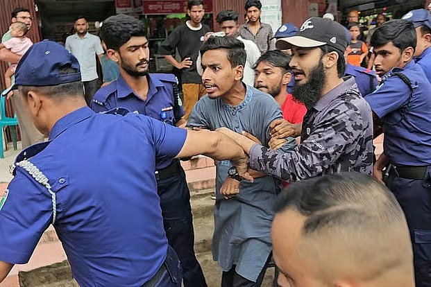 ২১ ঘণ্টা পর মুচলেকায় ছাড়া পেলেন মাহদীসহ তিনজন