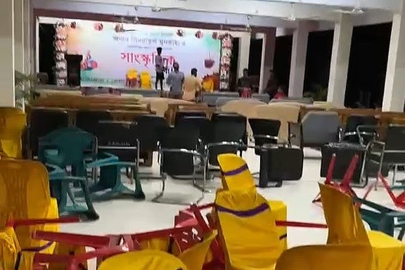 পুলিশের সাংস্কৃতিক অনুষ্ঠানে বাধা, সংঘর্ষে আহত ৩০
