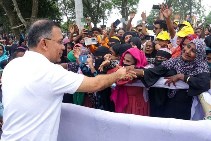 প্রধানমন্ত্রীর কাজে সন্তুষ্ট ৬৬ শতাংশ, সরকারের প্রতি ৫৪ শতাংশ